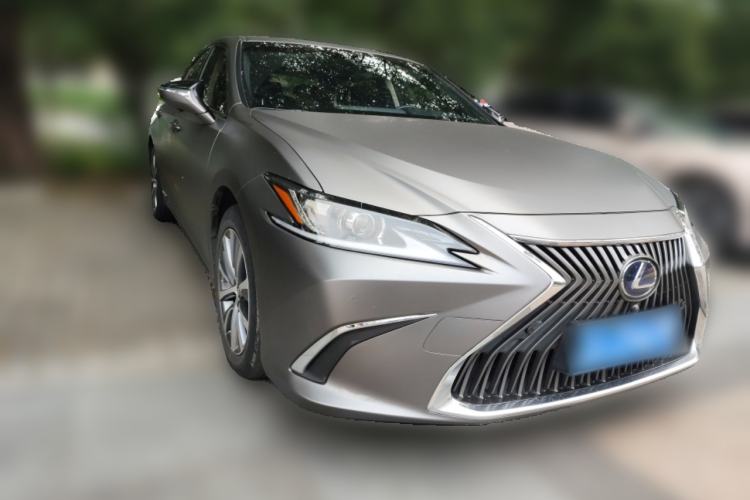 Used Lexus ES 2018 300h Premier Edition China V Standard Front Right 45 Deg
