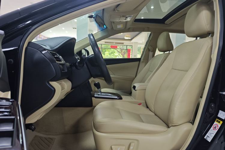 Used Toyota Camry 2015 Dual-Engine 2.5 HG Luxury Navigation Edition Interior 1