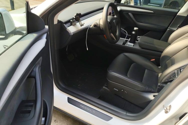 Used Tesla Model Y 2023 Rear-Wheel-Drive Version