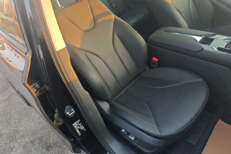 Used Hongqi E-QM5 2022 431 km Charge & Enjoy Edition