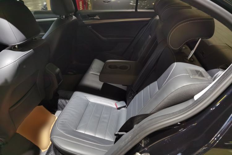 Used Volkswagen Lavida 2017 1.6L Automatic Comfort Edition
