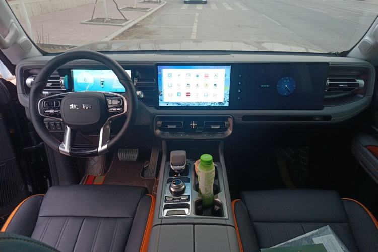 Used BAIC Off-Road BJ40 2024 2.0T All-New Urban Hunter Edition Chivalrous Style
