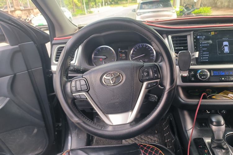 Used Toyota Highlander 2018 2.0T Four-Wheel Drive Luxury Edition 7 Seats China V Emission Standard Steering Wheel