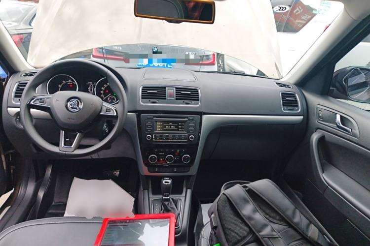 Used Skoda Yeti 2016 1.4TSI DSG Prestige Edition Center Console