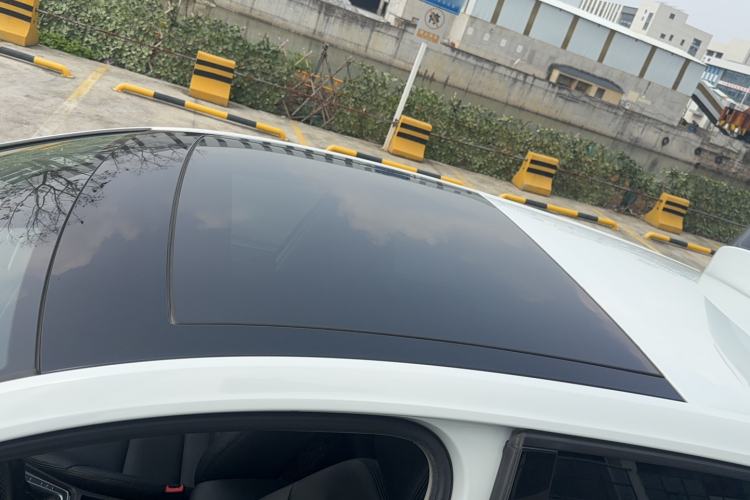 Used Volkswagen Golf 2017 1.6L Automatic Comfort Million-Vehicle Anniversary Edition
