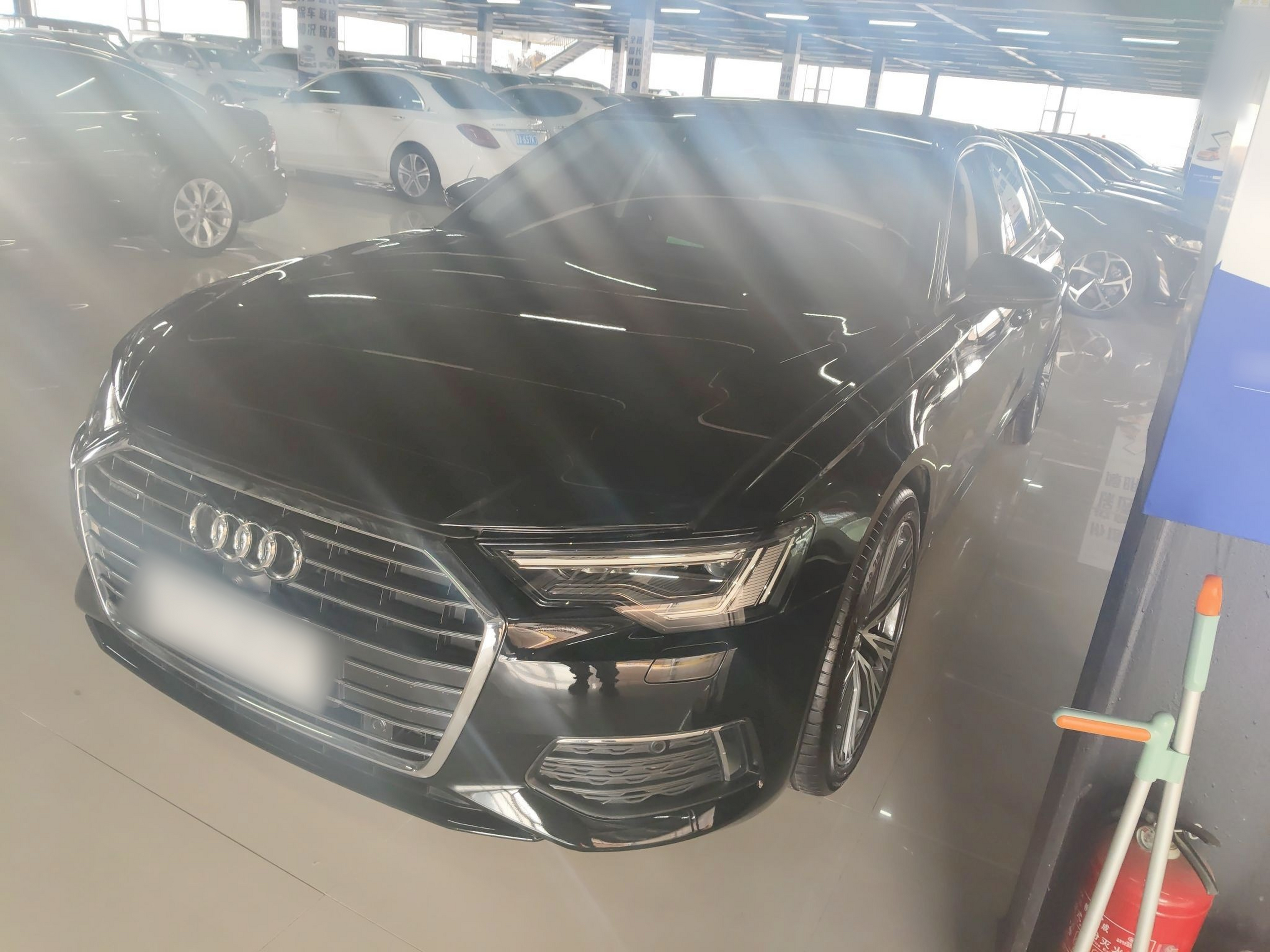 Под передней частью автомобиля