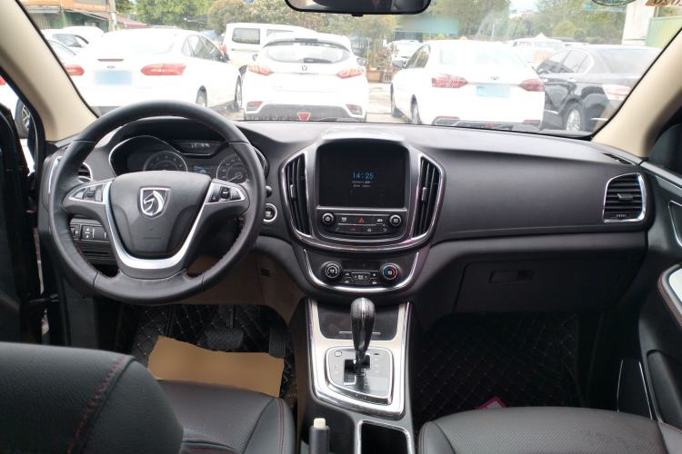 Used Baojun 560 2016 1.8L iAMT Luxury Model Center Console