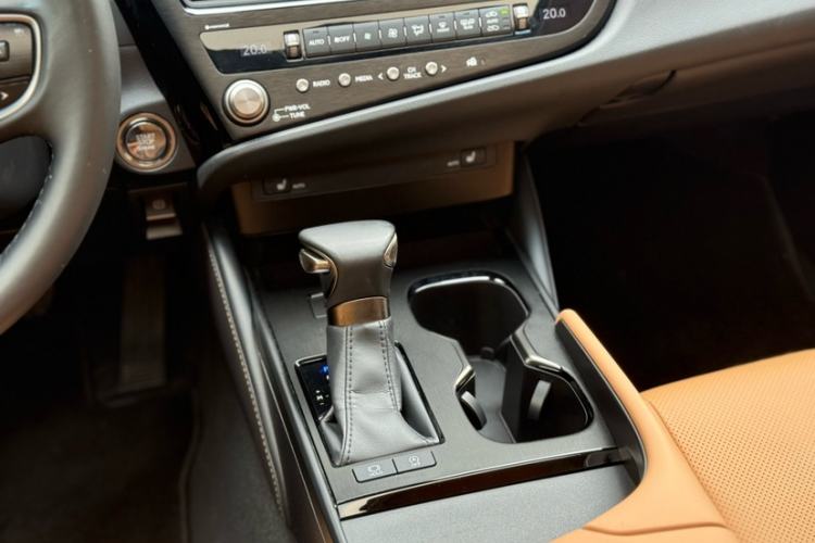 Used Lexus ES 2023 200 Excellence Edition