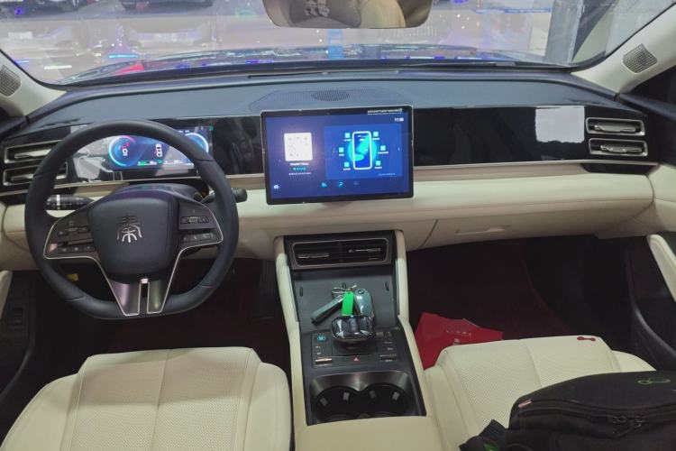 Used BYD Qin L 2024 DM-i 120KM Leading Model Center Console