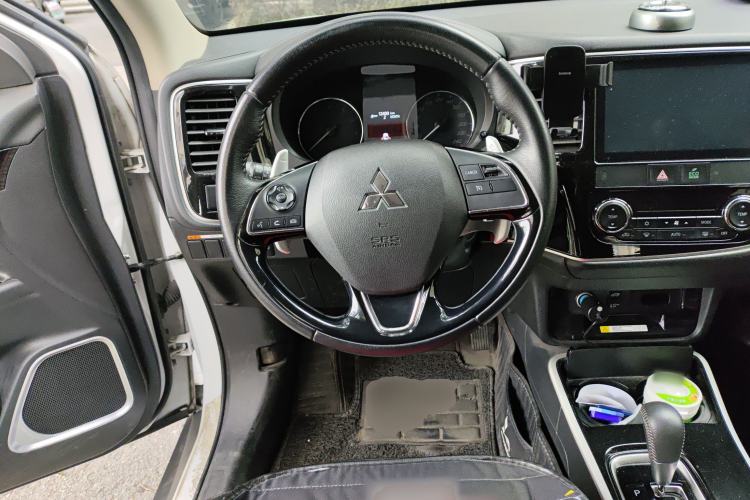 Used Mitsubishi Outlander 2019 2.4L 4x4 Zhi Xiang Edition 5 Seats China VI Standard