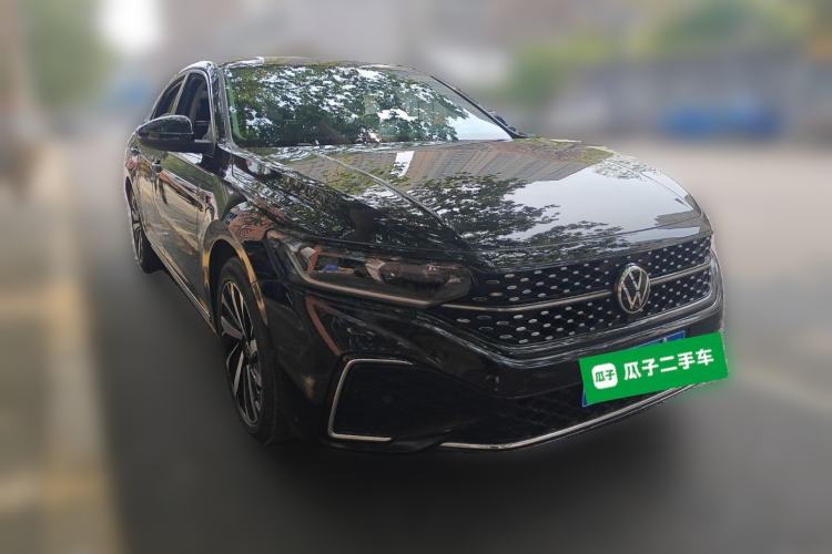 Used Volkswagen Passat 2022 330TSI Starry Elite Edition Front Right 45 Deg