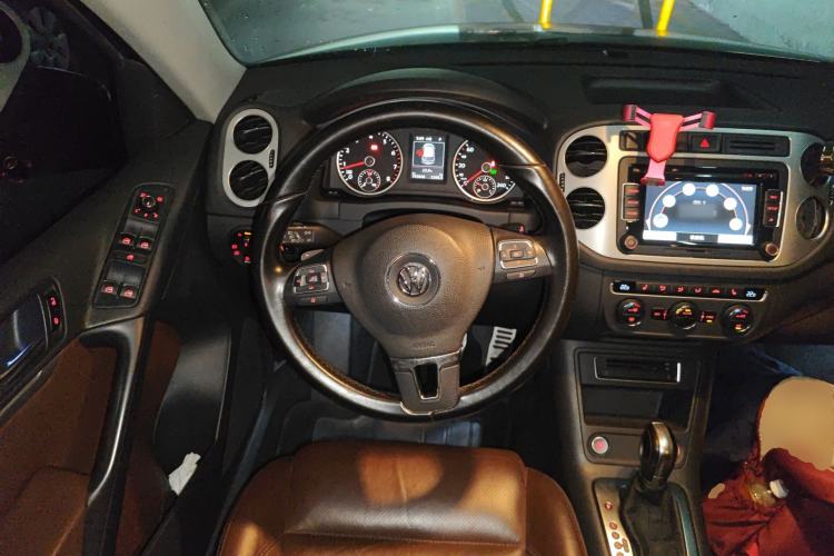 Used Volkswagen Tiguan 2015 1.8TSI Automatic Two-Wheel Drive Luxury Model Steering Wheel