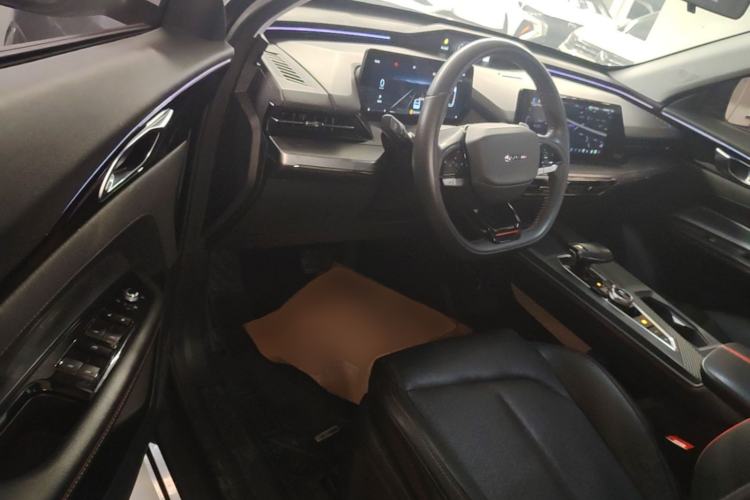 Used CHANGAN OSHAN Z6 2022 Blue Whale 1.5T DCT Smart Navigation Model
