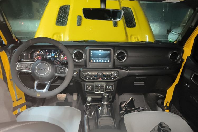 Used Jeep Wrangler 2019 2.0T Sahara Four-Door Version China VI Emission Standard
