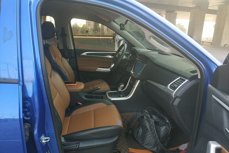 Used SAIC MAXUS T70 2021 2.0T Diesel Automatic 4x4 Elite Version with Long Bed and High Ground Clearance
