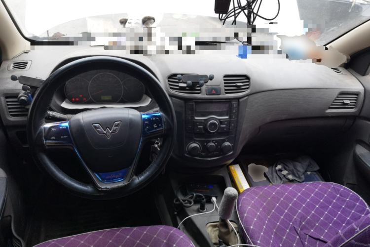 Used Wuling Hongguang 2014 1.5L Base Version Center Console