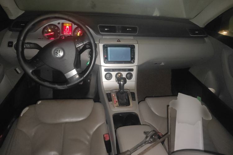 Used Volkswagen Magotan 2011 1.8TSI DSG Luxury Model Center Console