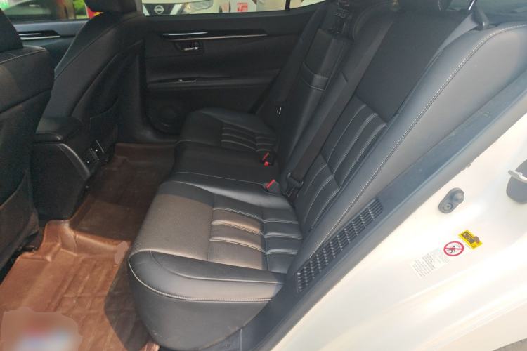 Used Lexus ES 2015 300h Comfort Edition Left Rear Seat