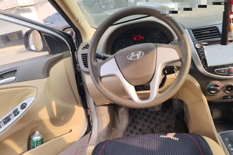 Used Hyundai Verna (older generation) 2013 Sedan 1.4L Automatic Standard GL Model Steering Wheel