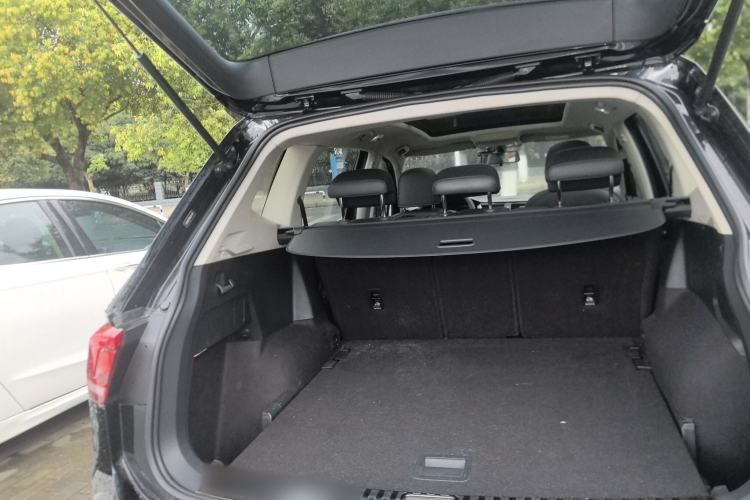 Used Volkswagen Tiguan L 2019 Updated Version 330TSI Automatic Two-Wheel Drive Panoramic Comfort Edition China VI Standard Trunk