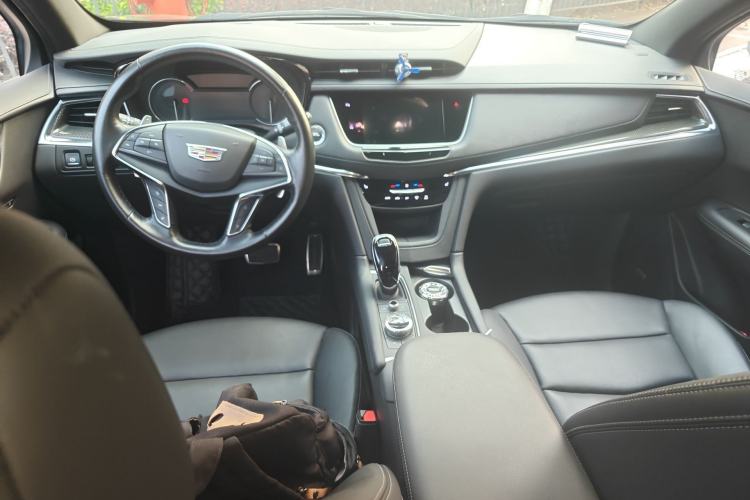 Used Cadillac XT5 2022 2.0T Four-Wheel Drive Luxury Version (Hummingbird Edition) Center Console