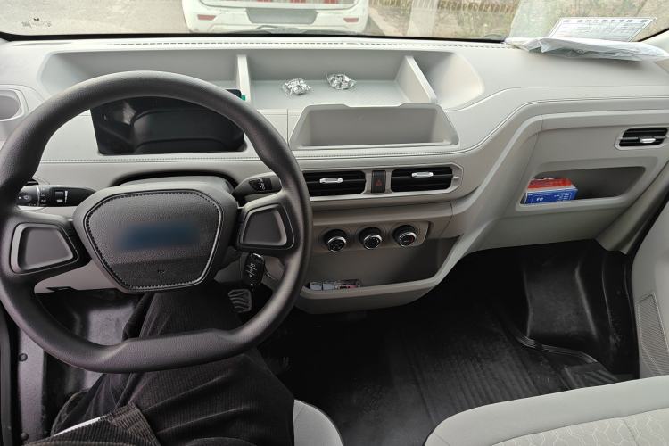 Used JMC E Fushun 2025 Model, Blind Window Version, 41.86 kWh, Short Axle, Low-roof, 3.0 tons
