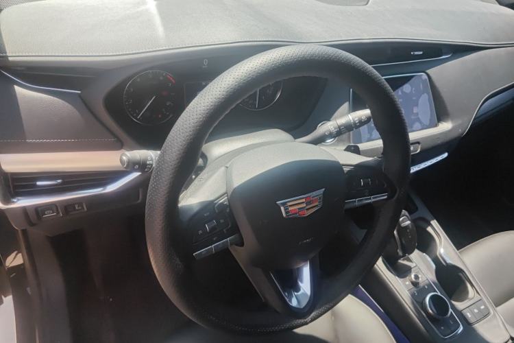 Used Cadillac XT4 2020 28T Two-Wheel-Drive Leading Version Center Console