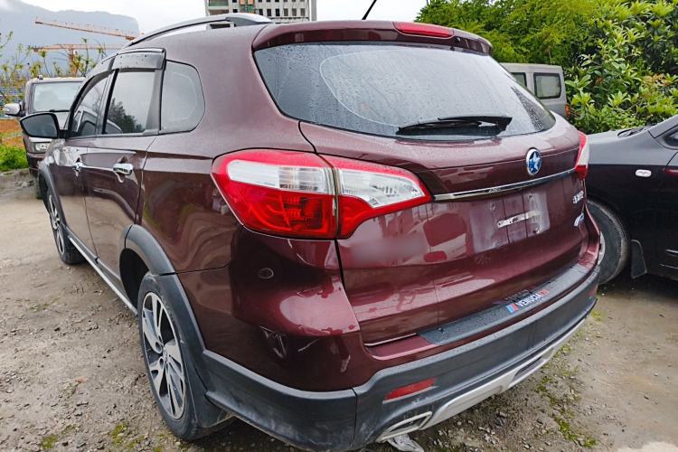 Used Venucia T70X 2016 2.0L CVT SmartFun Sport Edition
