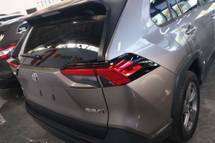 Used Toyota RAV4 2021 2.0L CVT Two-Wheel Drive Fashion PLUS Edition