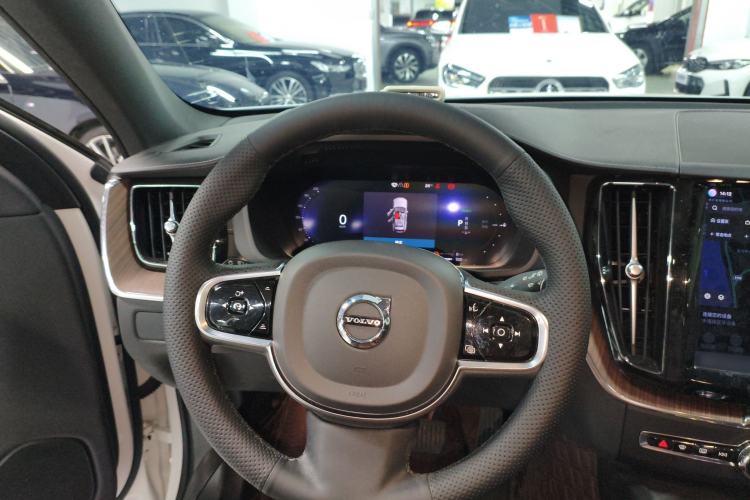Used Volvo XC60 New Energy 2024 T8 Plug-in Hybrid Long-Range All-Wheel Drive Smart Luxury Edition Steering Wheel