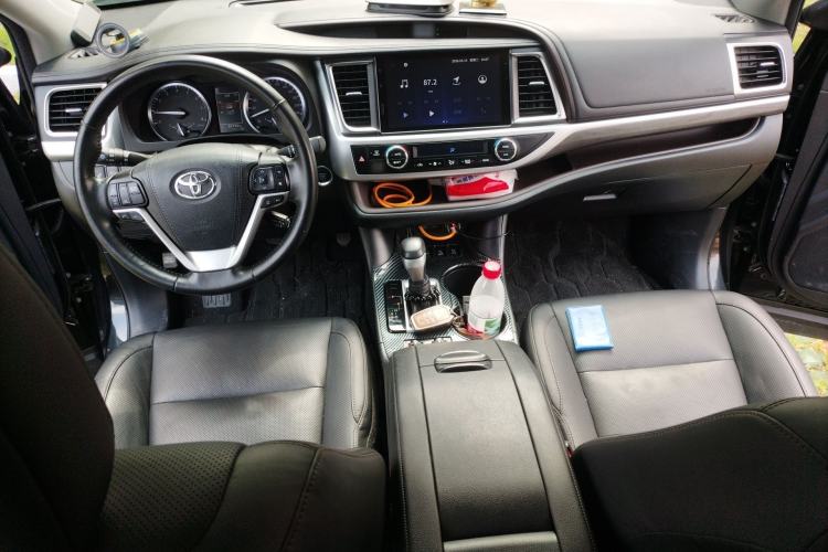 Used Toyota Highlander 2018 2.0T Four-Wheel Drive Ultimate Edition 7-Seater Emission Standard China V Center Console
