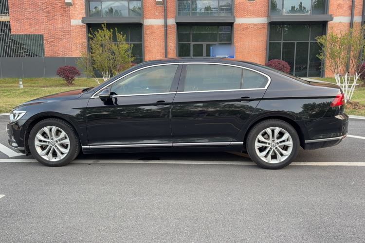 Used Volkswagen Magotan 2017 330TSI DSG Luxury Model Exterior 5