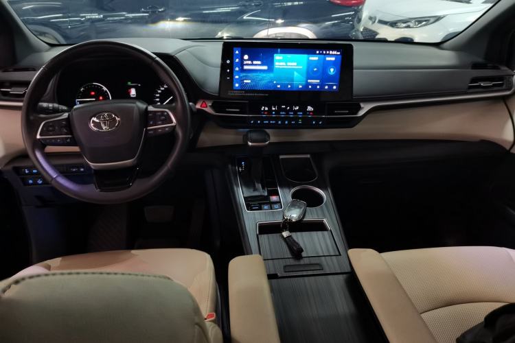 Used Toyota SIENNA 2021 2.5L Hybrid Premium Edition Center Console