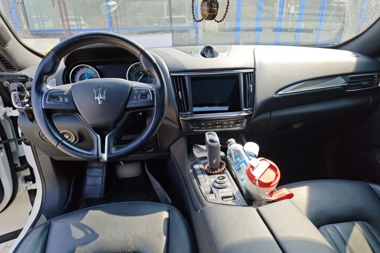 Used Maserati Levante 2021 3.0T Standard Edition Center Console