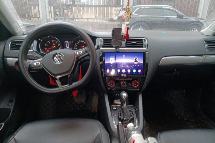 Used Volkswagen Sagitar 2018 180TSI DSG Prestige Edition Center Console