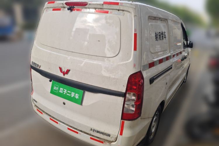 Used Wuling Hongguang V 2022 1.5L Jingqu Edition Enclosed-Window Vehicle with Hydraulic Power Steering LAR