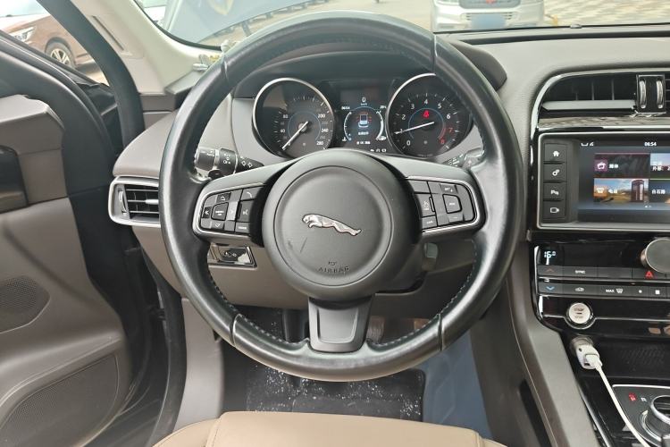 Used Jaguar F-PACE 2016 2.0T Two-Wheel Drive Urban Luxury Edition