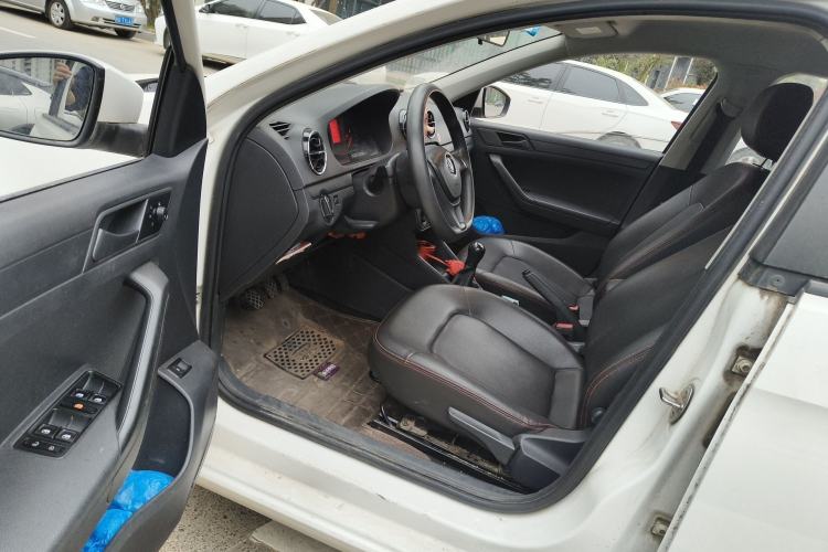 Used Volkswagen Jetta 2017 1.5L Manual Fashion Edition Driver Seat