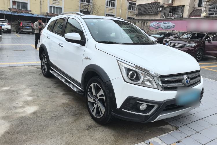 Used Venucia T70X 2015 2.0L CVT SmartFun Sport Edition