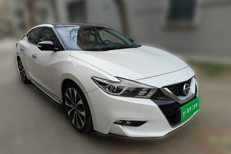 Used Nissan Maxima 2016 2.5L XV Ultimate Edition Front Right 45 Deg