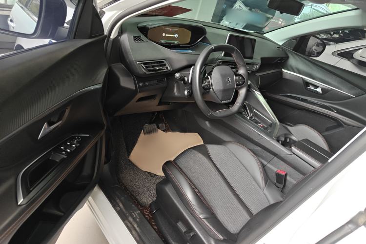 Used Peugeot 5008 2017 350THP 5-Seat Elite Edition Interior 4