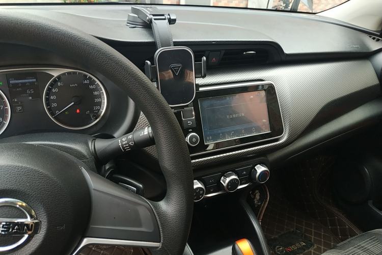 Used Nissan Kicks 2020 1.5L XL CVT Cool Enjoyment Edition Center Console