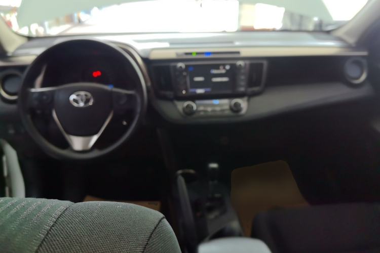 Used Toyota RAV4 2015 2.0L CVT Two-Wheel Drive Fashion Edition
