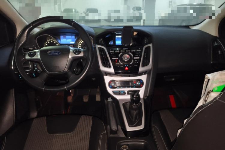 Used Ford Focus 2012 Hatchback 2.0L Manual Luxury Sport Model Center Console