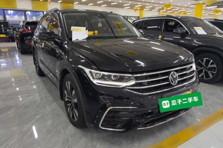 Used Volkswagen Tiguan L 2023 330TSI Automatic Two-Wheel Drive R-Line Enjoyment Edition Front Right 45 Deg