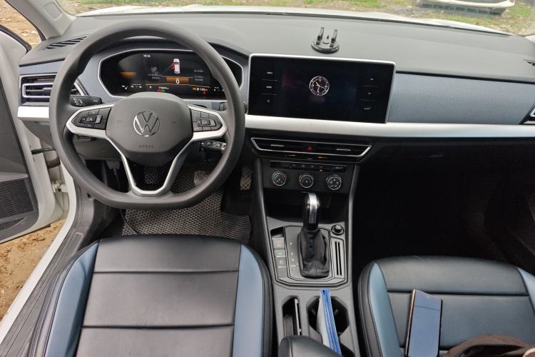 Used Volkswagen Lavida 2024 1.5L Automatic DeYi Edition Center Console