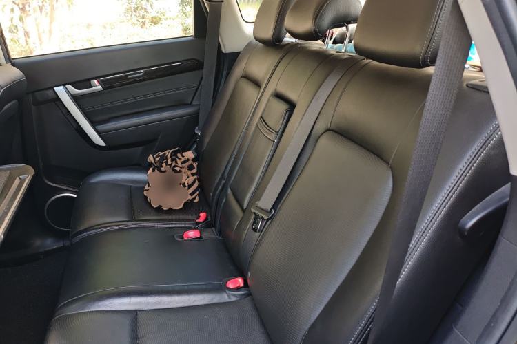 Used Chevrolet Captiva 2015 2.4L 4x4 Flagship Edition 7-Seater
