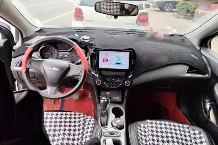 Used Chevrolet Cruze 2018 Hatchback 320 Automatic Pioneer Sunroof Edition Center Console