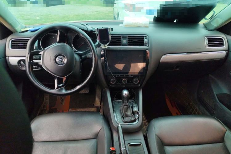 Used Volkswagen Sagitar 2015 1.6L Automatic Comfort Model
