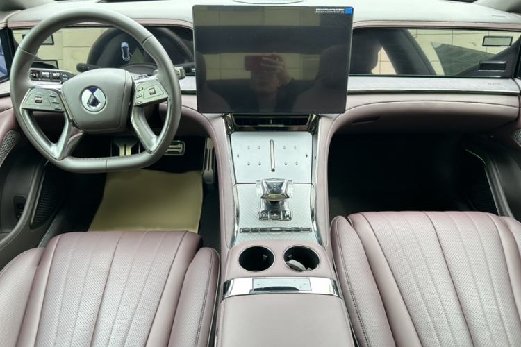 Used Denza Z9GT 2024 1100 4x4 Ultra First Edition Interior 4